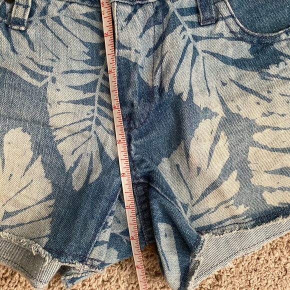 New without tags Converse Shorts - Picture 3 of 7